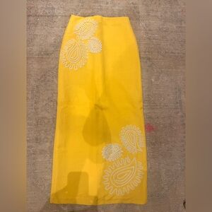 Elegant Yellow Pencil Skirt with Paisley Design